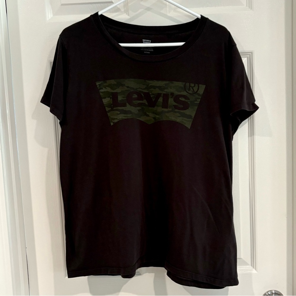 Levi's Black Green Camo Batwing Logo Tee Shirt Women Plus Size 1X Short Sleeve - Picture 2 of 13